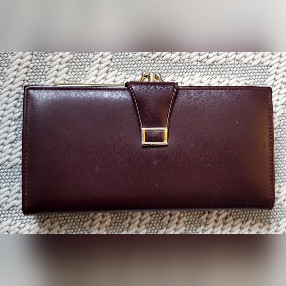 Beautiful vintage but new wallet!!